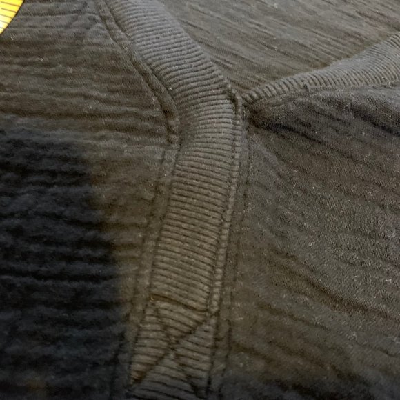 Red Haute Black One Cold Shoulder Two Texture V-neck Shirt Size S NWT - Picture 2 of 13